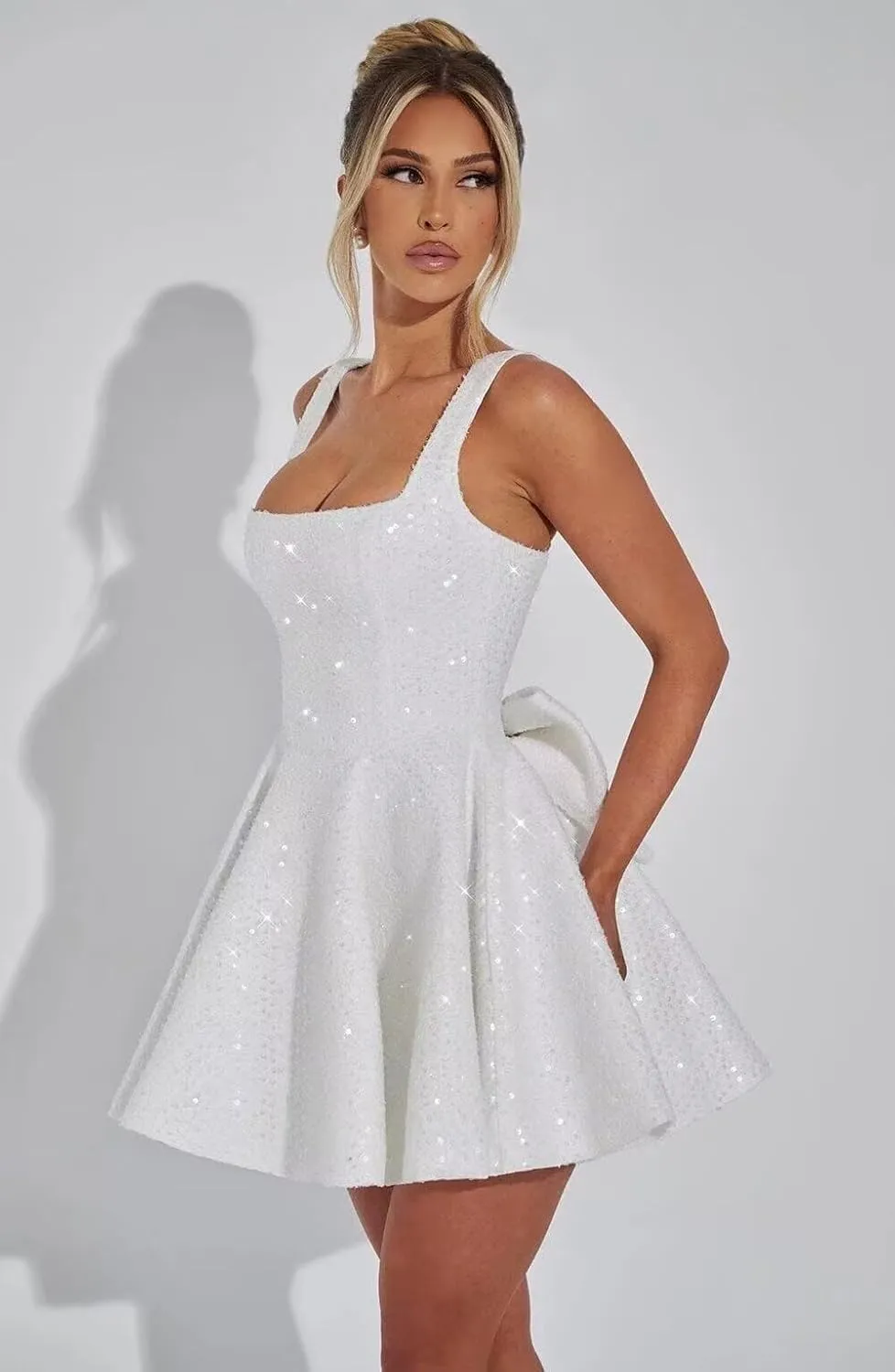 Wchecalino Square Neck Sequin Homecoming Dresses 2025 Short Spaghetti Strap Sparkly Cocktail Party Dresses with Bow