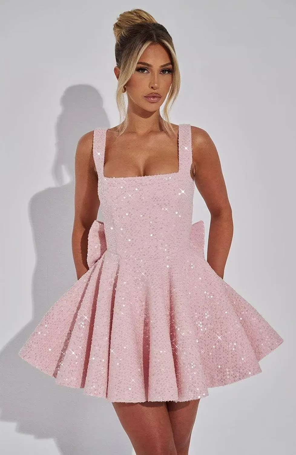 Wchecalino Square Neck Sequin Homecoming Dresses 2025 Short Spaghetti Strap Sparkly Cocktail Party Dresses with Bow